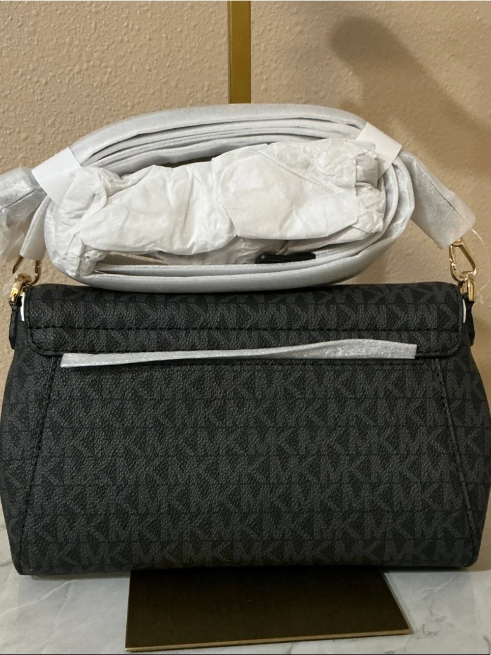 Michael Kors Black MK Logo Crossbody with Gold Hardware. Absolutely Gorgeous 🤩